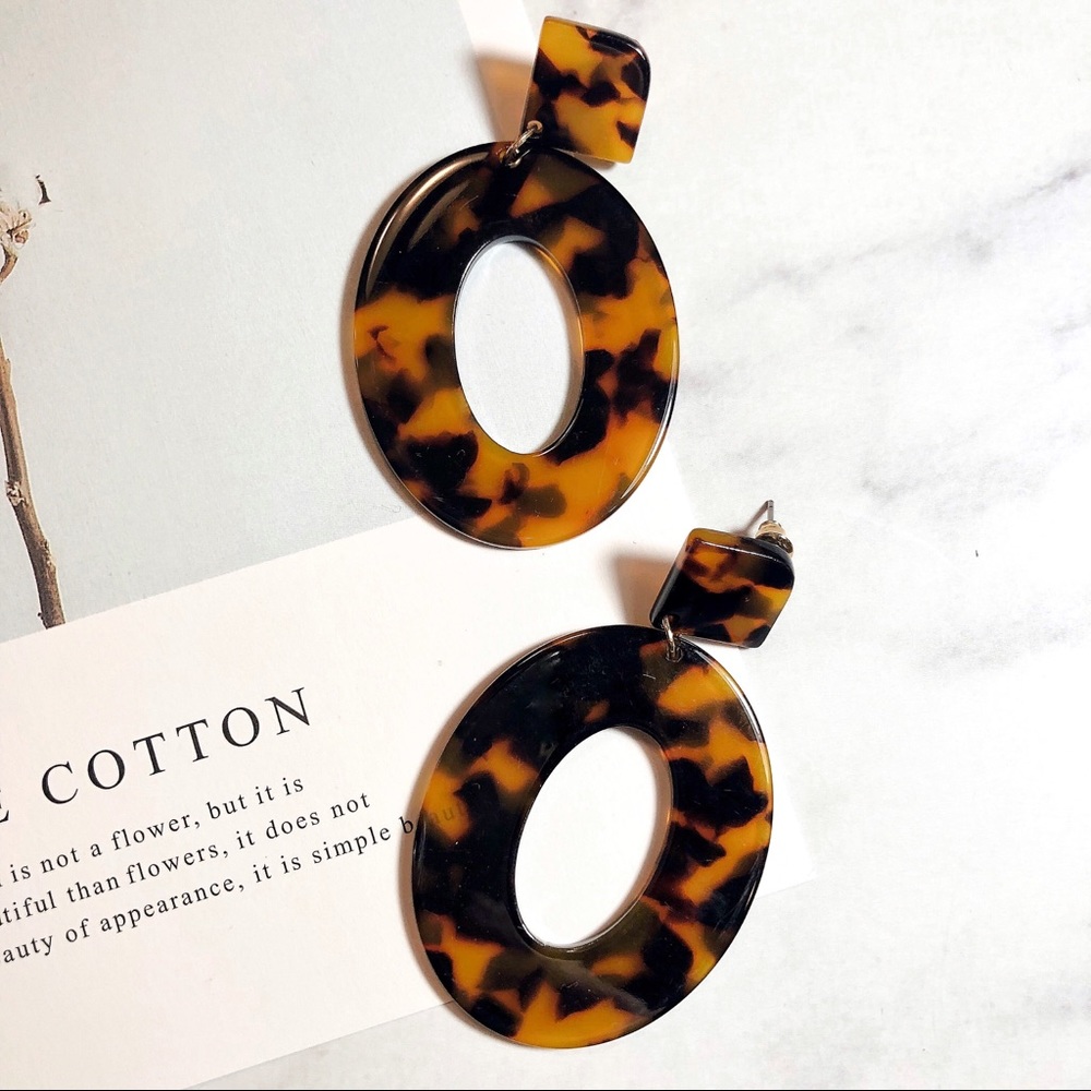 Tortoise Oval Hoop Drop Earrings - Picture 5 of 7